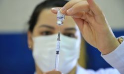 Idosos acima de 80 anos começam a receber a quarta dose da vacina contra Covid-19