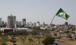 Semana da Pátria: Bandeira do Brasil gigante é hasteada na Praça da Bíblia para celebrar Independência