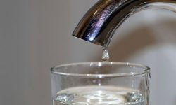Rompimento de adutora afeta o abastecimento de água em bairros de Cascavel