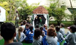 Crianças se divertem e aprendem sobre preservação ambiental no Zoo de Cascavel